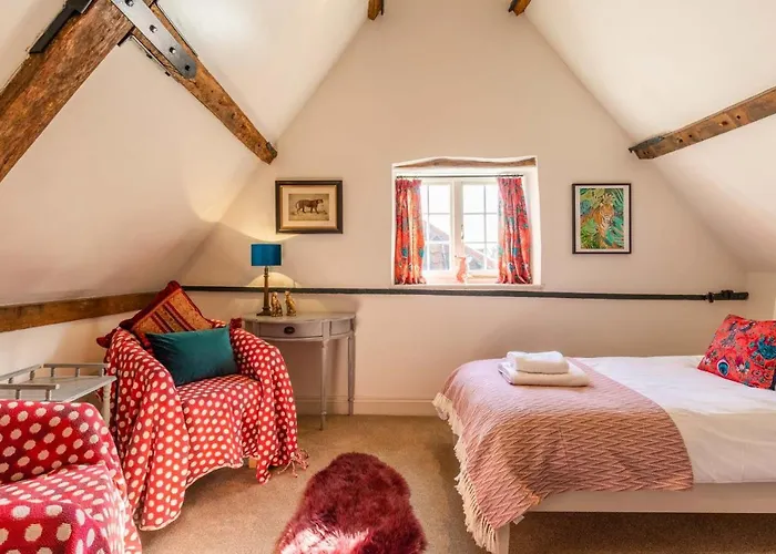 Host & Stay - The Old Paul Pry